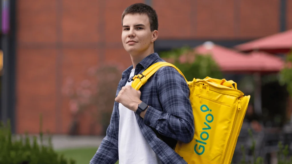 Power bank, insulated bag, and other courier equipment